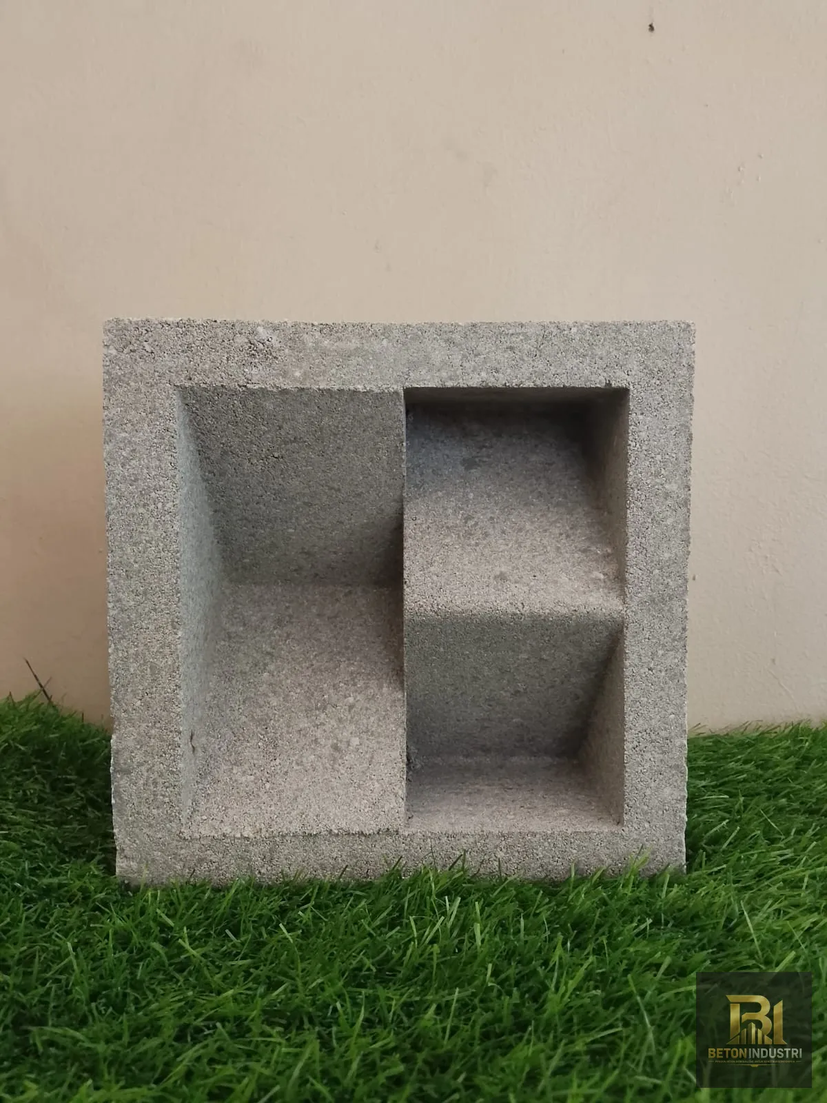 Roster beton motif Tri M produksi BetonIndustri