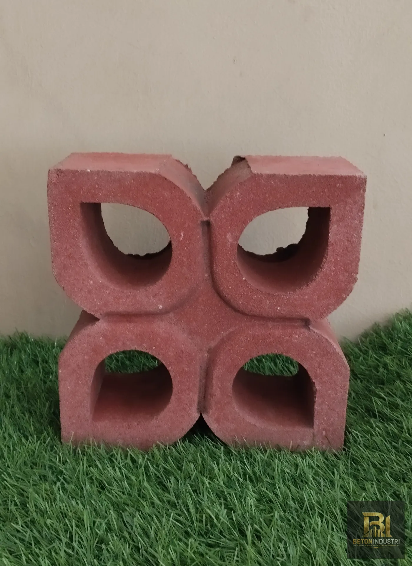Roster beton motif bunga produksi BetonIndustri untuk ventilasi bangunan