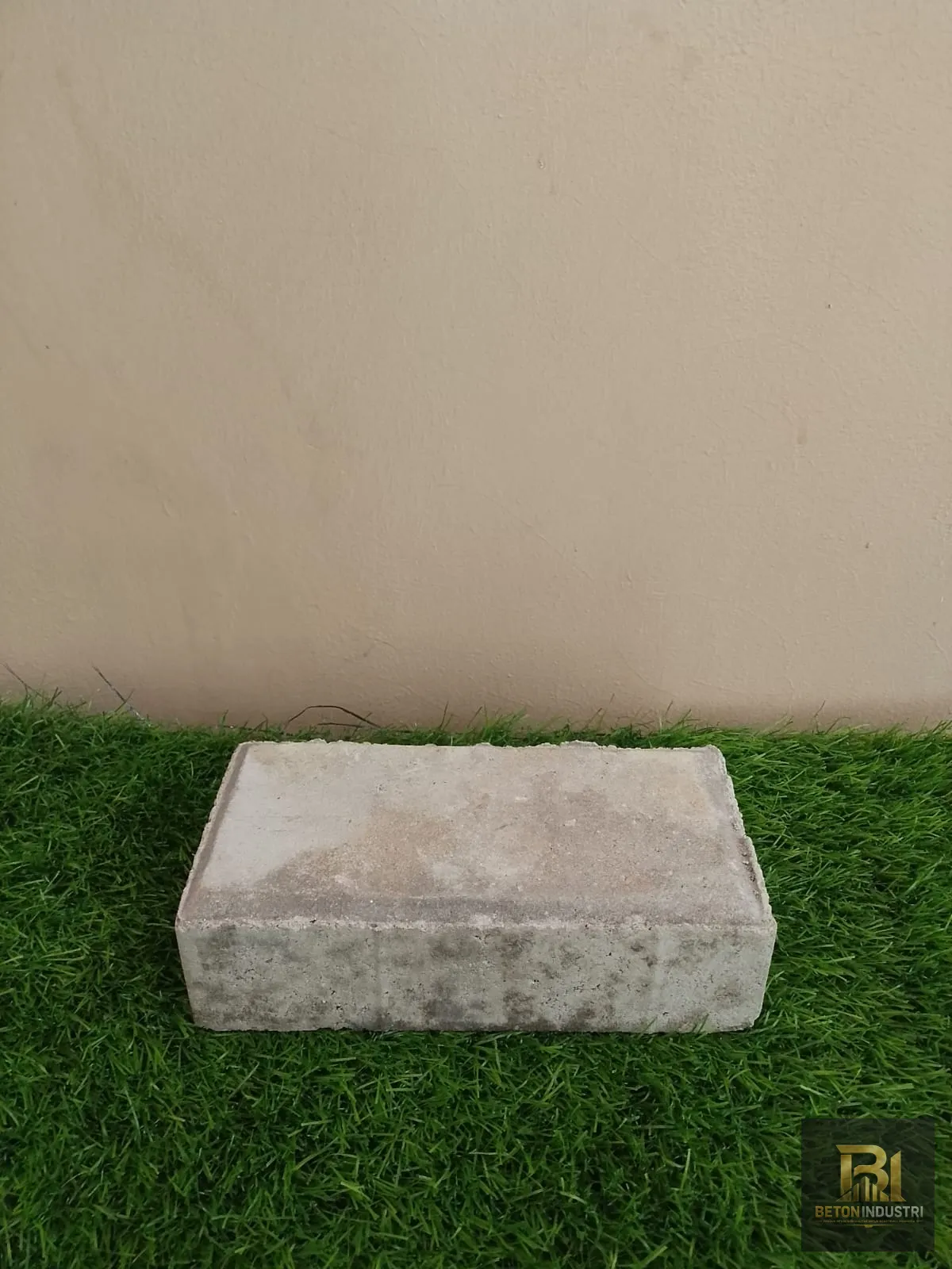 Paving block motif bata produksi BetonIndustri untuk jalan, halaman, dan area parkir