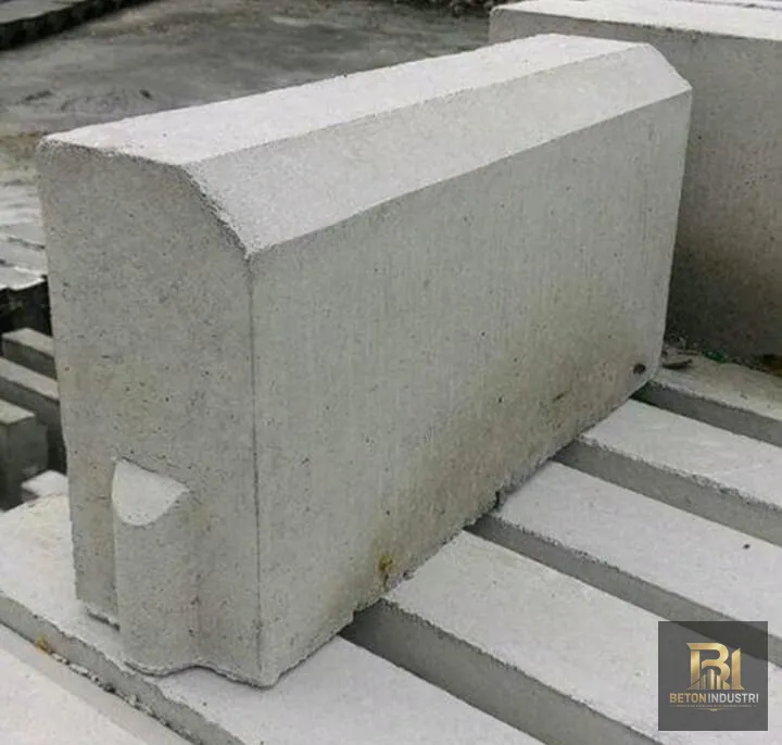 Kanstin beton taman produksi BetonIndustri untuk pembatas taman dan jalan